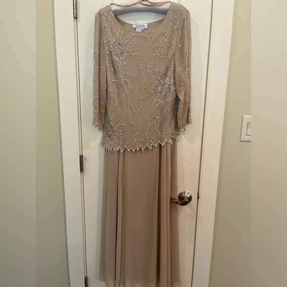 Beautiful Mother of the bride/groom evening dress - Picture 2 of 5